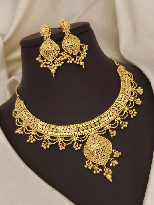 Roshni Premium Forming Necklace Set