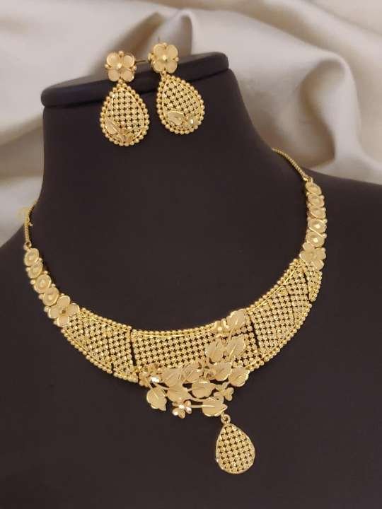 Anushka Premium Forming Necklace Set